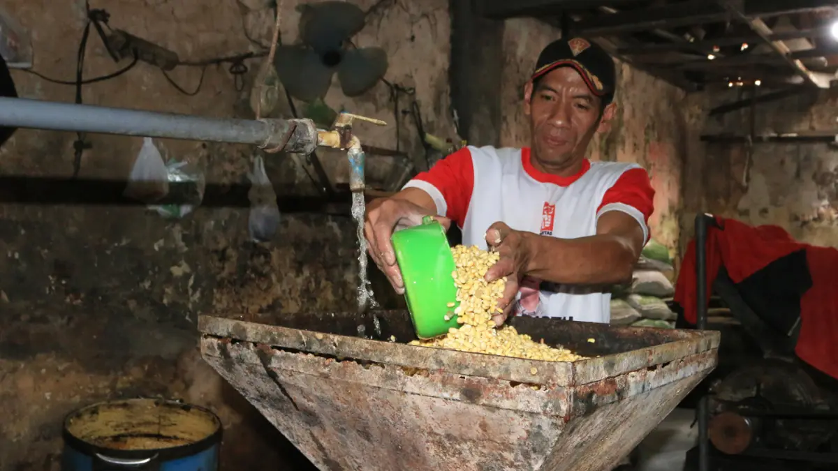 Produksi Tahu Tradisional Terdampak Kenaikan Harga Kedelai Impor - Image