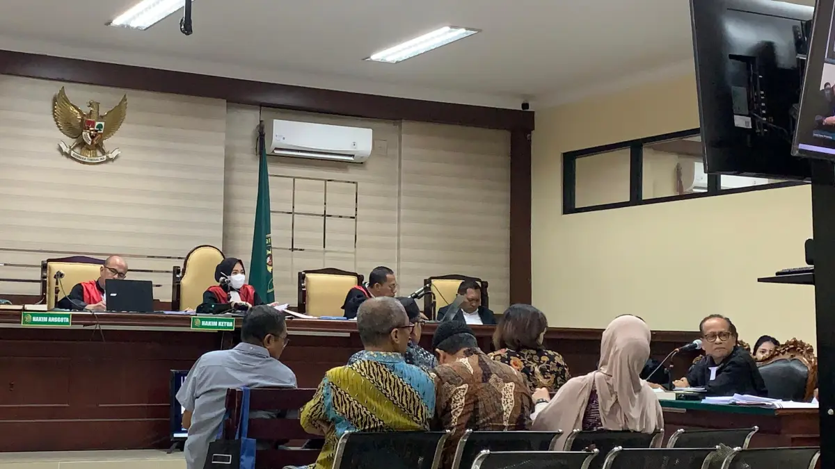 Sidang Dugaan Korupsi Kolam Pelabuhan Tanjung Perak Surabaya Memanas, Kuasa Hukum Minta Dakwaan Batal - Image