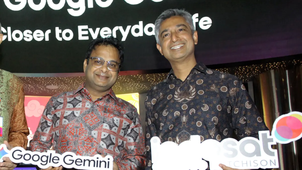 EVP-Head of Mass Market Growth Indosat, Dheeraj Kumar (kiri) dan Director, Platforms & Devices Partnerships, APAC Google, Rohan Tiwary berfoto Bersama saat acara peluncuran Bundling Indosat dan Google Gemini di Jakarta, Kamis (8/4/2026).