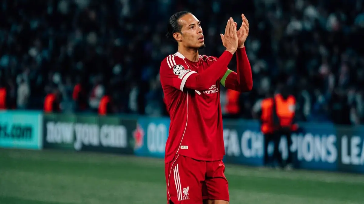 Liverpool Kalah dari PSG, Virgil Van Dijk Berharap Keajaiban di Anfield - Image