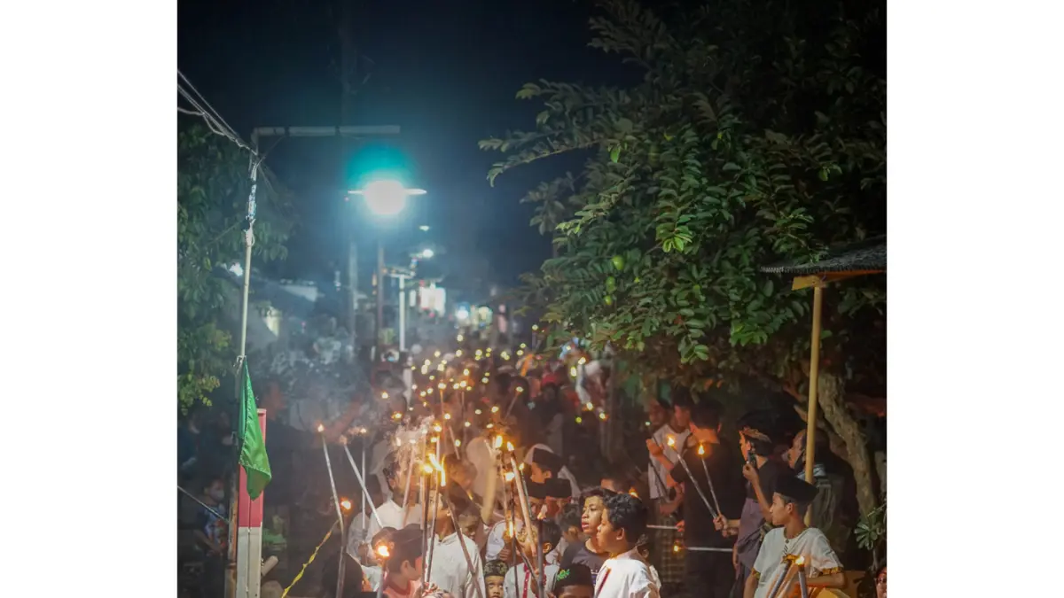 MENYAMBUT SYAWAL. Karya: Muhammad Solikin, Malang. Lokasi Foto: Jember