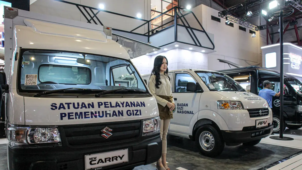Pengunjung melihat produk di booth Suzuki dalam pameran GIICOMVEC 2026 di JIExpo, Jakarta, Rabu (08/04/2026). (Hanung Hambara/Jawa Pos)