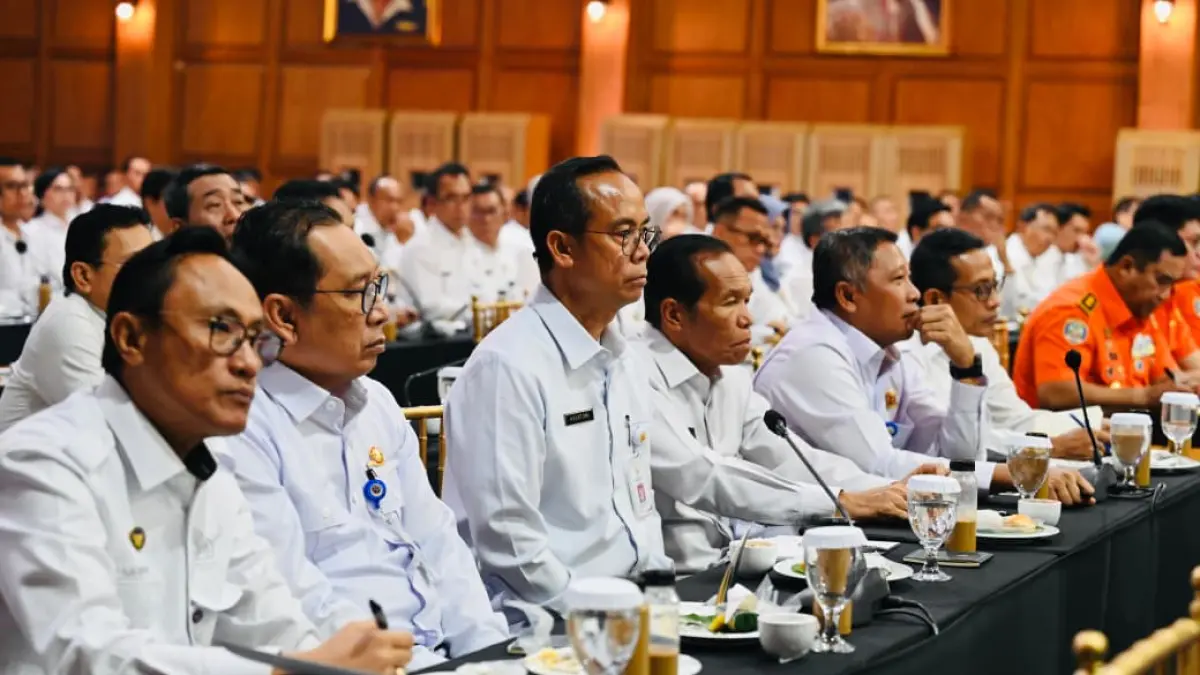 Sejumlah pejabat Eselon I K/L dan Dirut BUMN mengikuti rapat kerja pemerintah di Kompleks Istana Kepresidenan, Jakarta, Rabu (8/4/2026). (Biro Pers)