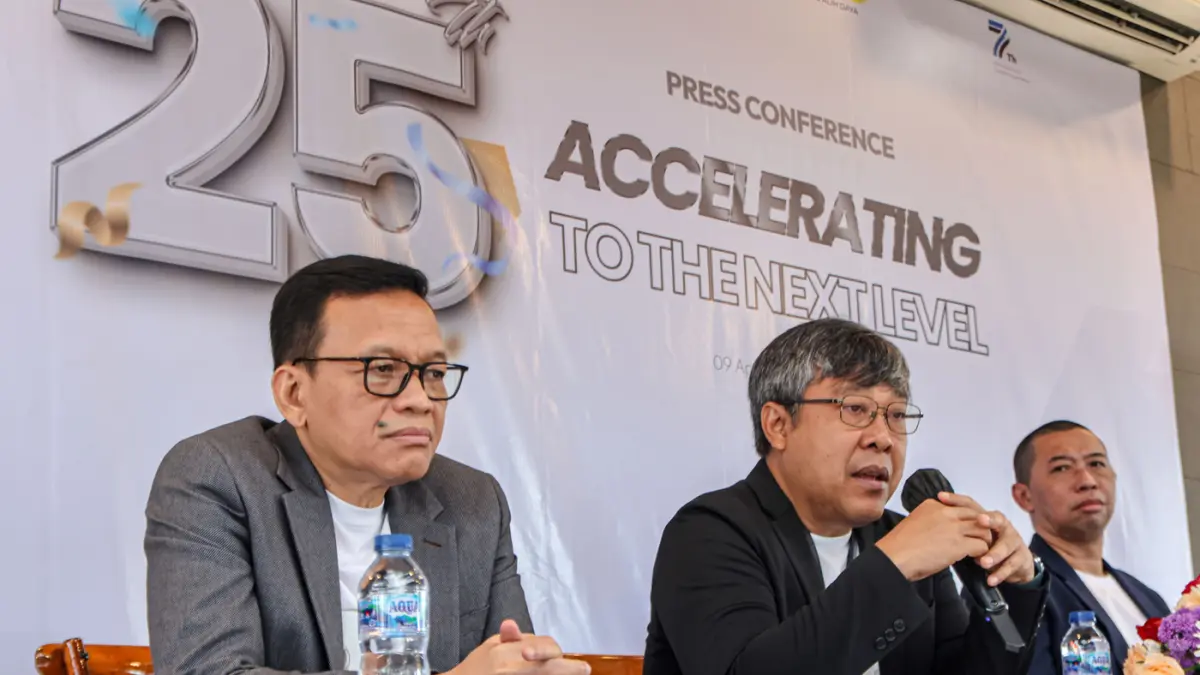 Dari kiri Direktur Intelix Global Crossing Group Agung Susanto, Direktur Utama Intelix Global Crossing Group Wayan Eka Nugraha dan Chief Operating Officer-Intelix Global Crossing Group Rudy Meganoviar menyampaikan sambutannya saat acara 25 tahun perjalana