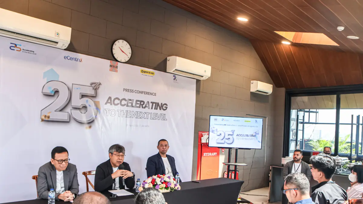 Dari kiri Direktur Intelix Global Crossing Group Agung Susanto, Direktur Utama Intelix Global Crossing Group Wayan Eka Nugraha dan Chief Operating Officer-Intelix Global Crossing Group Rudy Meganoviar menyampaikan sambutannya saat acara 25 tahun perjalana