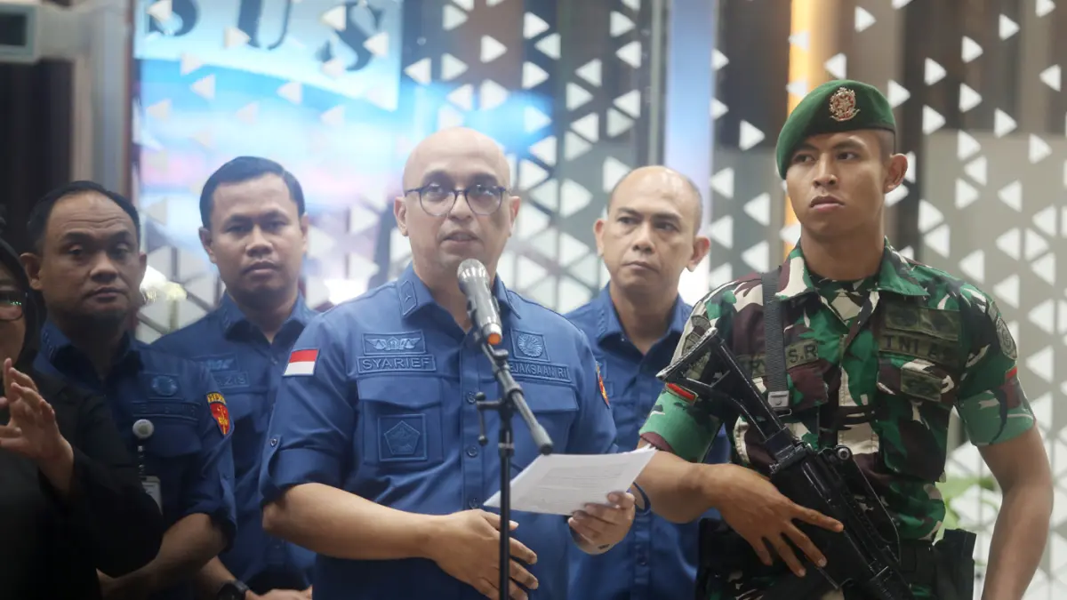 Direktur Penyidikan Jampidsus Kejagung Syarief Sulaemandi saat konferensi pers terkait kasus dugaan korupsi pengadaan minyak mentah dan produk kilang di Kejaksaan Agung, Jakarta, Kamis (9/4/2026). (Dery Ridwansah/ JawaPos.com)
