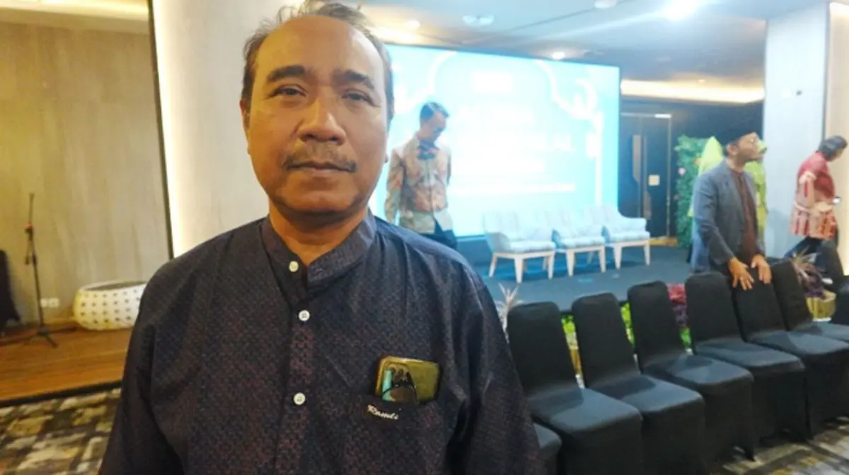Kepala SMK ABI Surabaya, Semaun, mengungkapkan kepuasan terhadap dengan program beasiswa dari Politeknik Ubaya di The Southern Hotel, Rabu (8/4/2026).