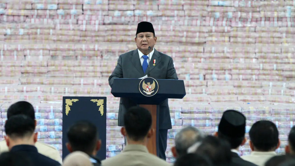 Presiden Prabowo Subianto menyaksikan langsung penyerahan uang senilai Rp 11,4 triliun yang merupakan hasil denda administratif dan penyelamatan keuangan negara oleh Kejaksaan Agung (Kejagung), Jumat (10/4/2026). (Dery Ridwansah/ JawaPos.com)