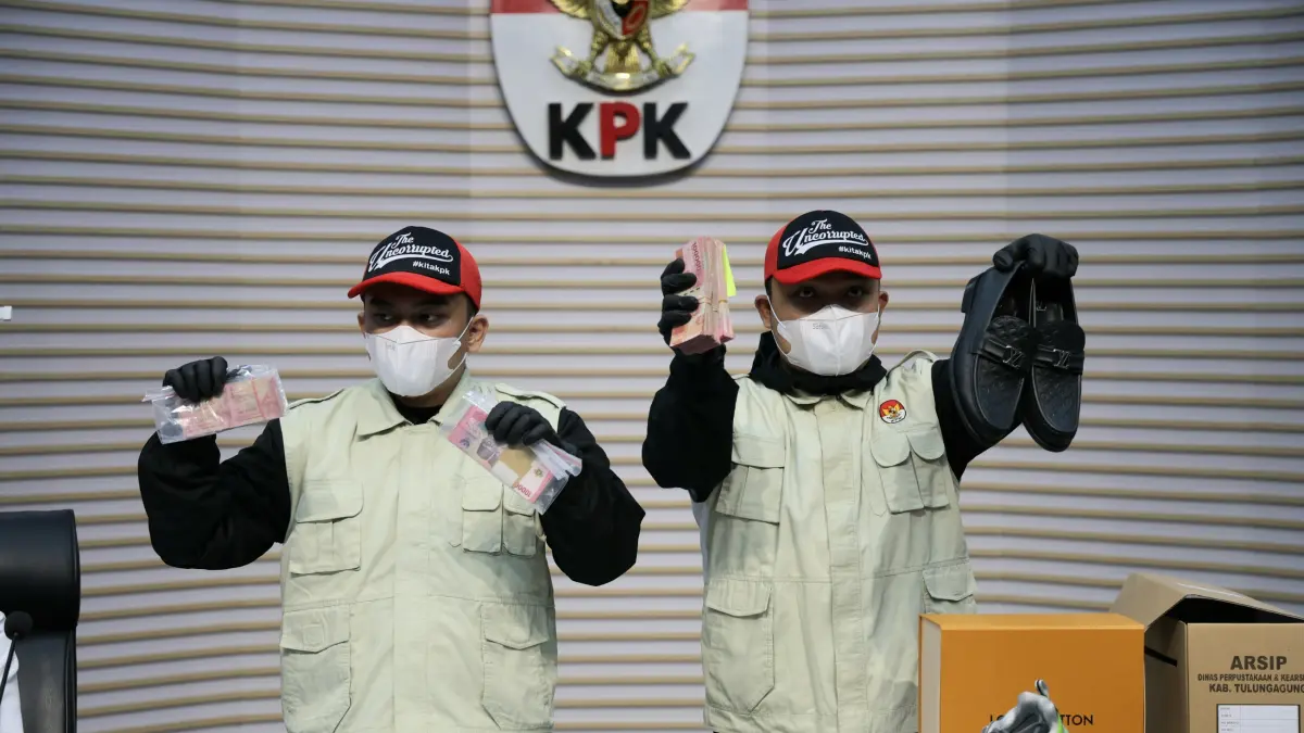KPK Resmi Tetapkan Bupati Tulungagung Jadi Tersangka Kasus Pemerasan - Image