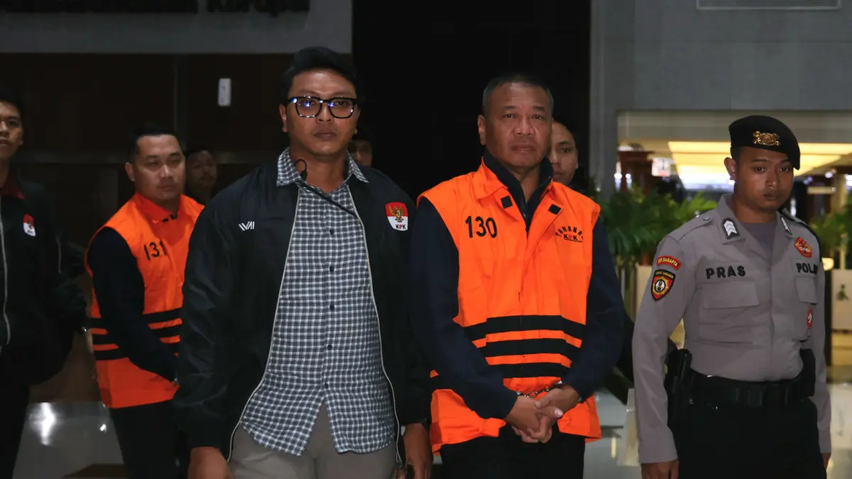 Bupati Tulungagung Gatut Sunu Wibowo Resmi Di Tahan KPK - Image