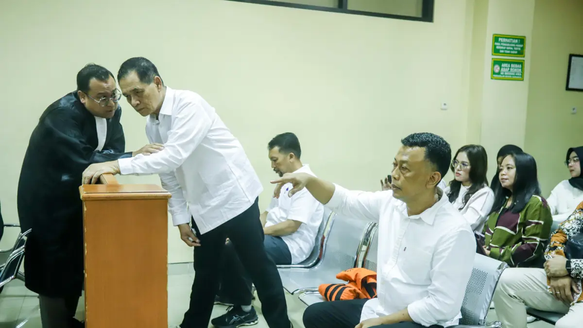 Bupati Ponorogo non aktif Sugiri Sancoko mengikuti sidang Dugaan Suap Pengurusan Jabatan di Kabupaten Ponorogo di Pengadilan Tipikor Surabaya, Jumat (10/4/2026). (Alfian Rizal/Jawa Pos)
