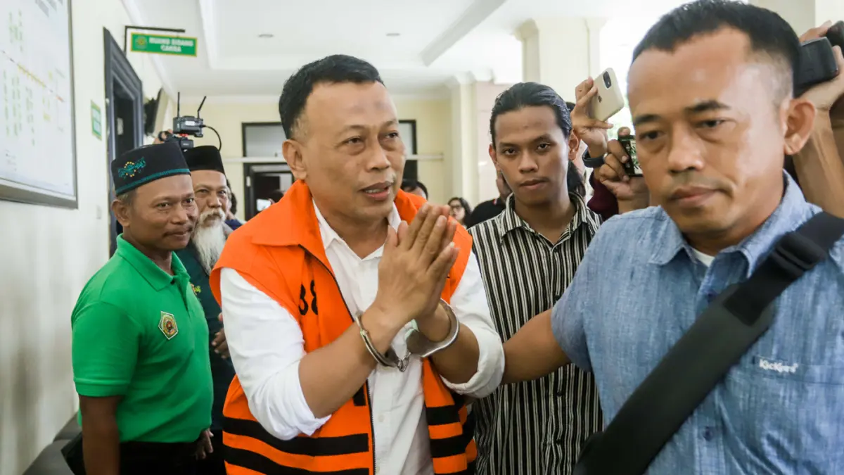 Bupati Ponorogo non aktif Sugiri Sancoko mengikuti sidang Dugaan Suap Pengurusan Jabatan di Kabupaten Ponorogo di Pengadilan Tipikor Surabaya, Jumat (10/4/2026). (Alfian Rizal/Jawa Pos)