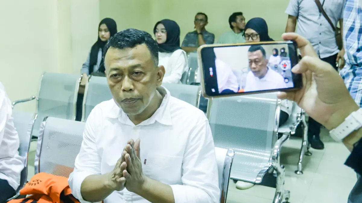 Bupati Ponorogo non aktif Sugiri Sancoko mengikuti sidang Dugaan Suap Pengurusan Jabatan di Kabupaten Ponorogo di Pengadilan Tipikor Surabaya, Jumat (10/4/2026). (Alfian Rizal/Jawa Pos)