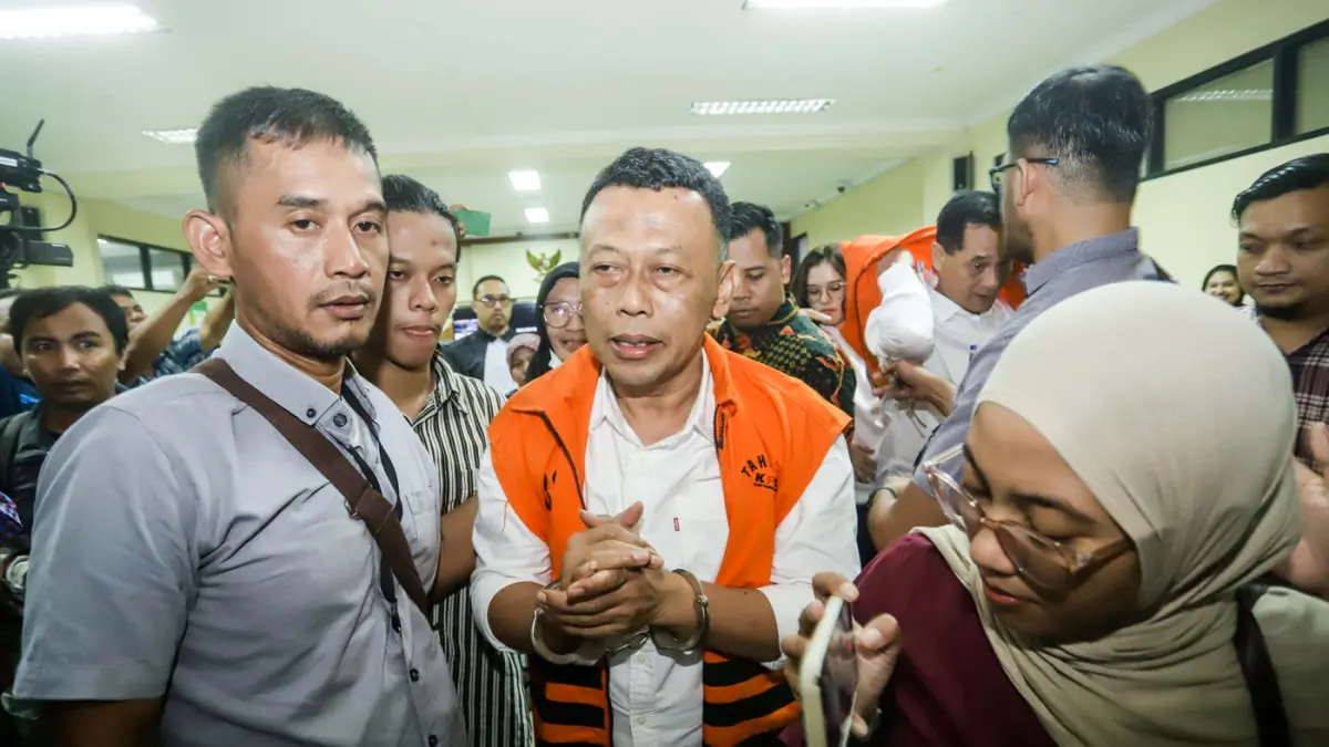 Bupati Ponorogo non aktif Sugiri Sancoko mengikuti sidang Dugaan Suap Pengurusan Jabatan di Kabupaten Ponorogo di Pengadilan Tipikor Surabaya, Jumat (10/4/2026). (Alfian Rizal/Jawa Pos)