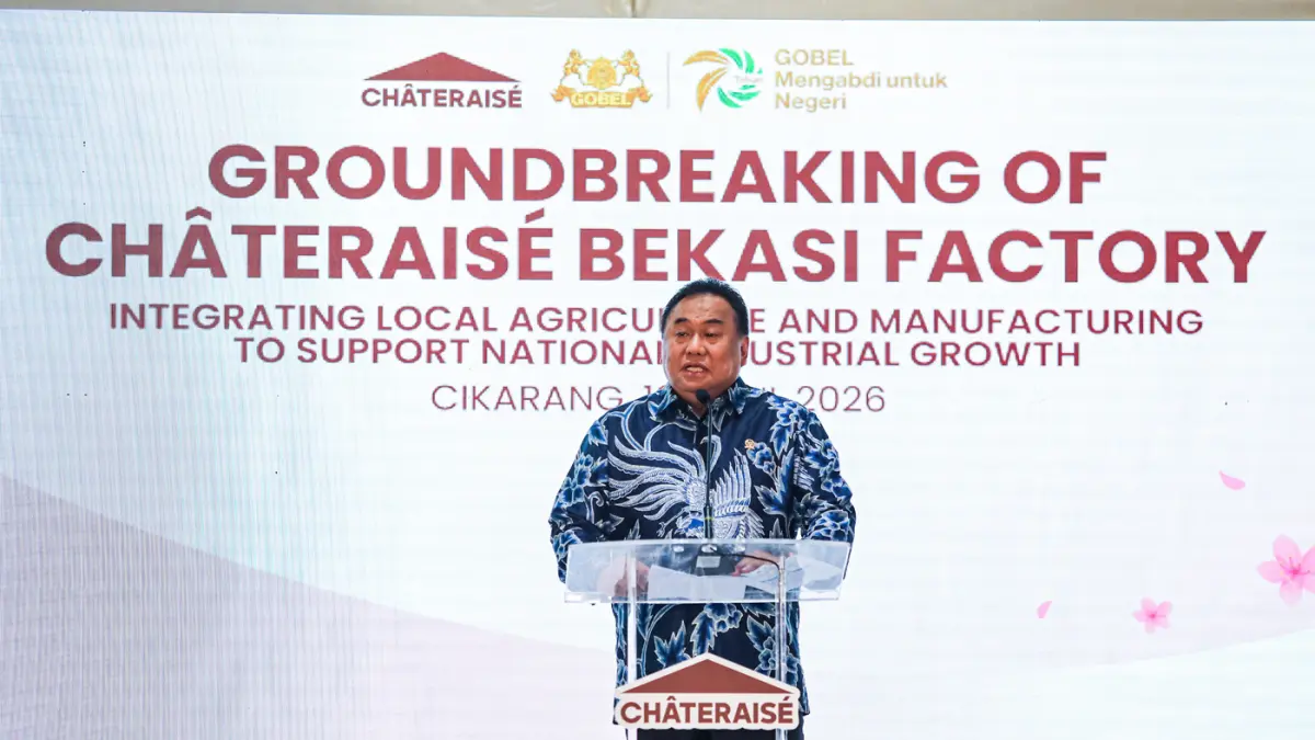 Chairman Gobel Group Rachmat Gobel memberikan sambutan saat groundbreaking pembangunan pabrik kedua Châteraisé Indonesia di Bekasi, Jawa Barat, Senin (13/4/2026). (Salman Toyibi/Jawa Pos)