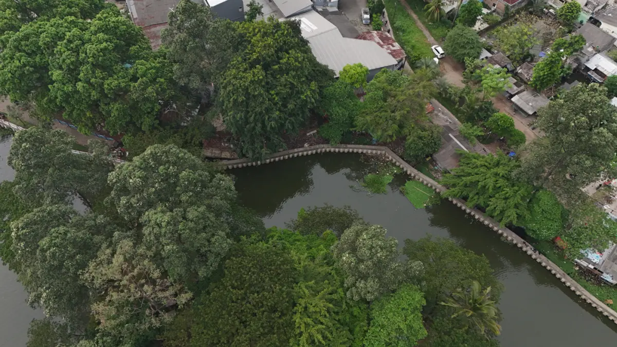 Foto udara Situ Cipondoh, Kota Tangerang, Banten, Selasa (14/4/2026). (Dery Ridwansah/ JawaPos.com)
