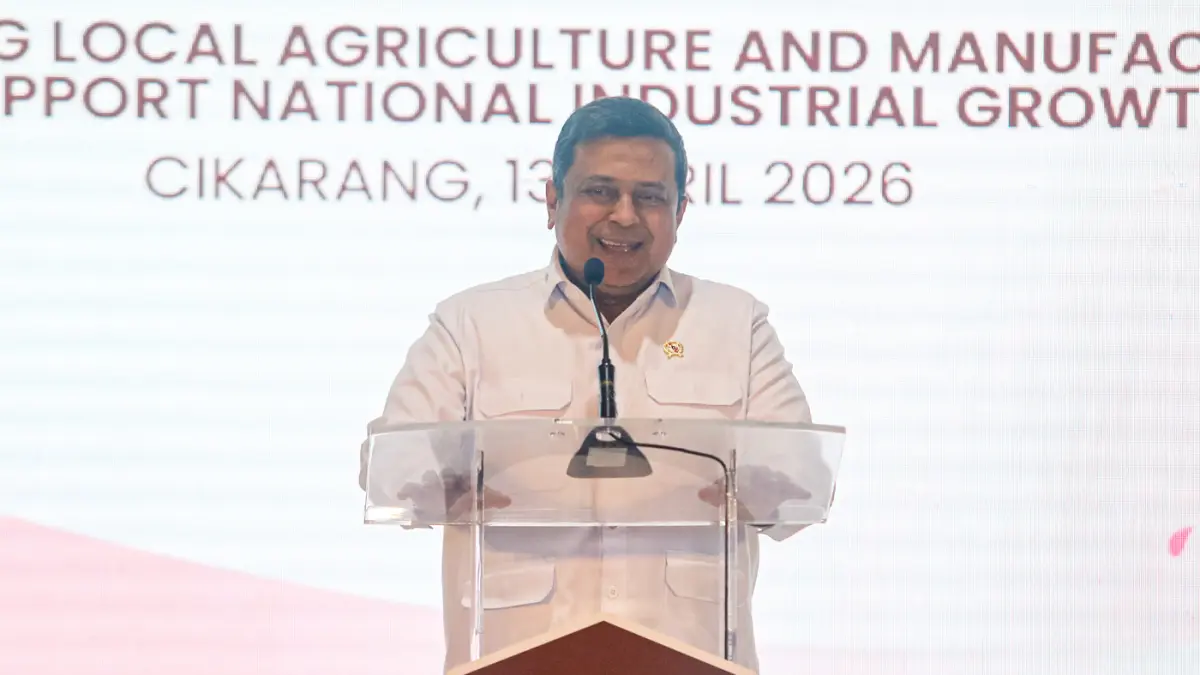 Kepala Badan Penyelenggara Jaminan Produk Halal Haikal Hassan memberikan sambutan pada acara groundbreaking pembangunan pabrik kedua Châteraisé Indonesia di Bekasi, Jawa Barat, Senin (13/4/2026). (Salman Toyibi/Jawa Pos)