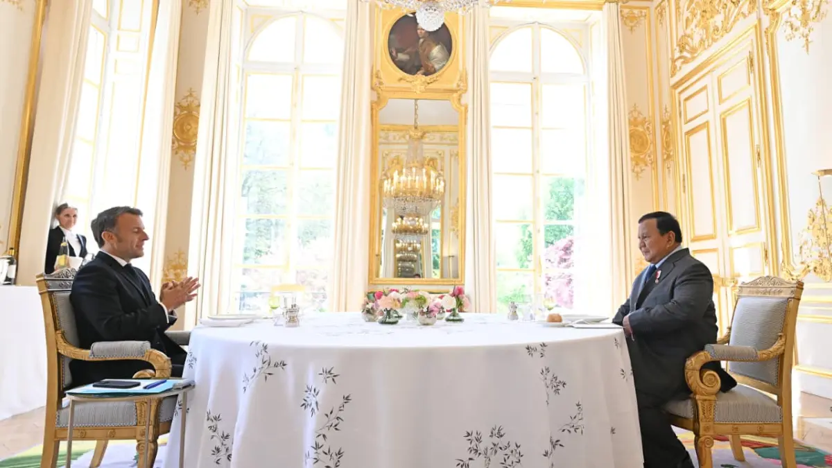 Presiden Prabowo Subianto dan Presiden Prancis Emmanuel Macron saat bertemu di Istana Paris, Prancis, Selasa (14/4/2026). (Biro Setpres)