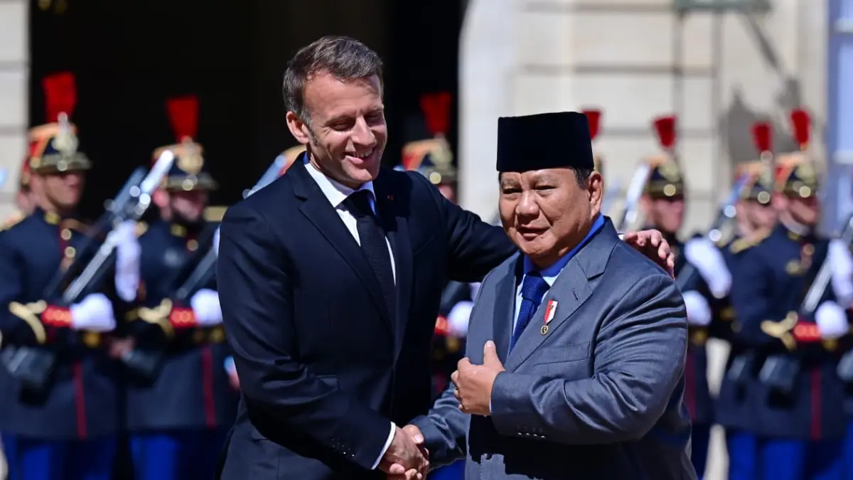 Presiden Prabowo Subianto dan Presiden Prancis Emmanuel Macron saat bertemu di Istana Paris, Prancis, Selasa (14/4/2026). (Biro Setpres)