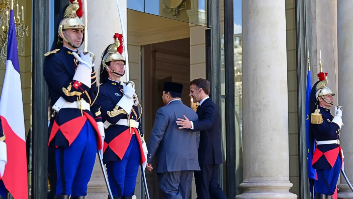 Presiden Prabowo Subianto dan Presiden Prancis Emmanuel Macron saat bertemu di Istana Paris, Prancis, Selasa (14/4/2026). (Biro Setpres)