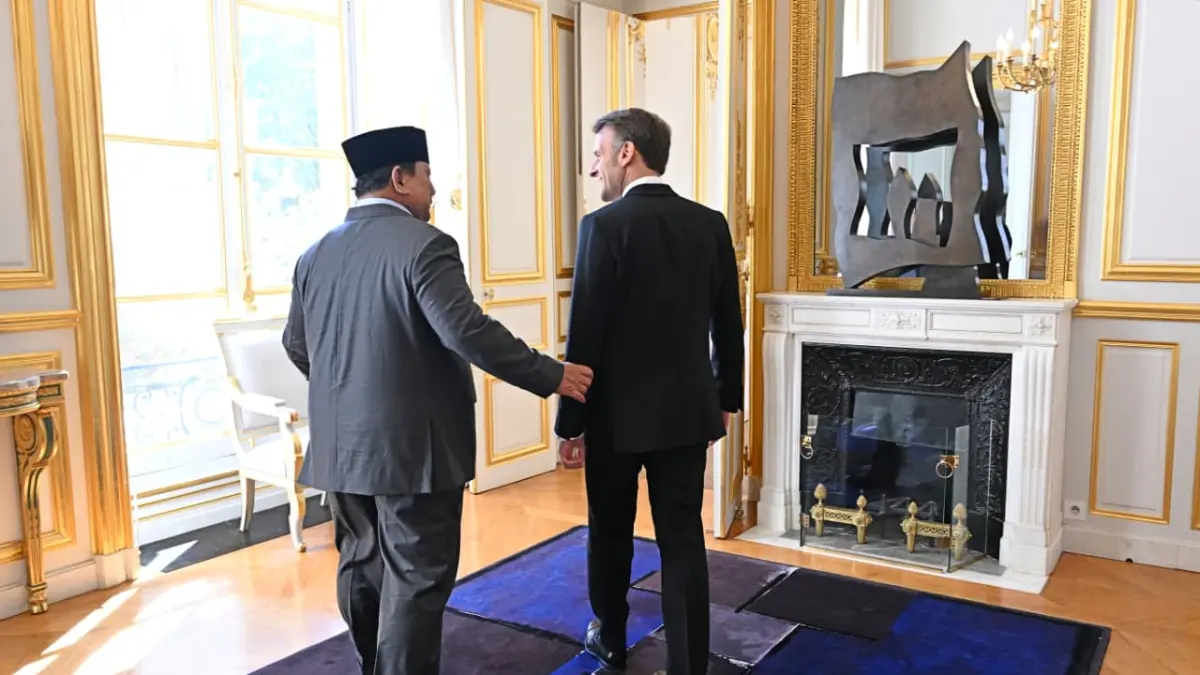 Presiden Prabowo Subianto dan Presiden Prancis Emmanuel Macron saat bertemu di Istana Paris, Prancis, Selasa (14/4/2026). (Biro Setpres)