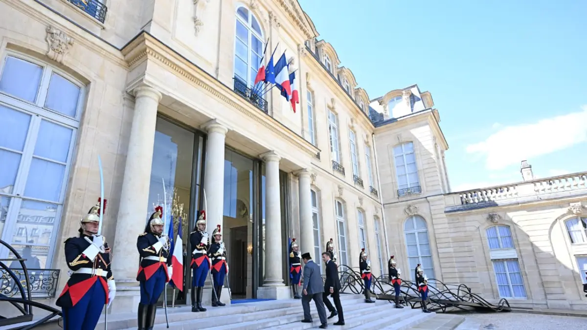 Presiden Prabowo Subianto dan Presiden Prancis Emmanuel Macron saat bertemu di Istana Paris, Prancis, Selasa (14/4/2026). (Biro Setpres)