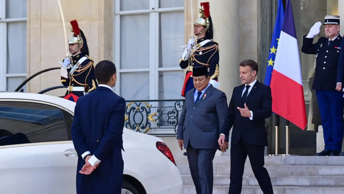 Presiden Prabowo Subianto dan Presiden Prancis Emmanuel Macron saat bertemu di Istana Paris, Prancis, Selasa (14/4/2026). (Biro Setpres)