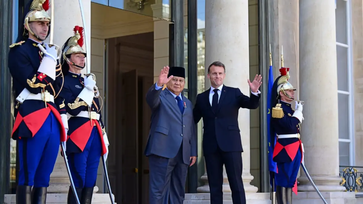 Presiden Prabowo Subianto dan Presiden Prancis Emmanuel Macron saat bertemu di Istana Paris, Prancis, Selasa (14/4/2026). (Biro Setpres)