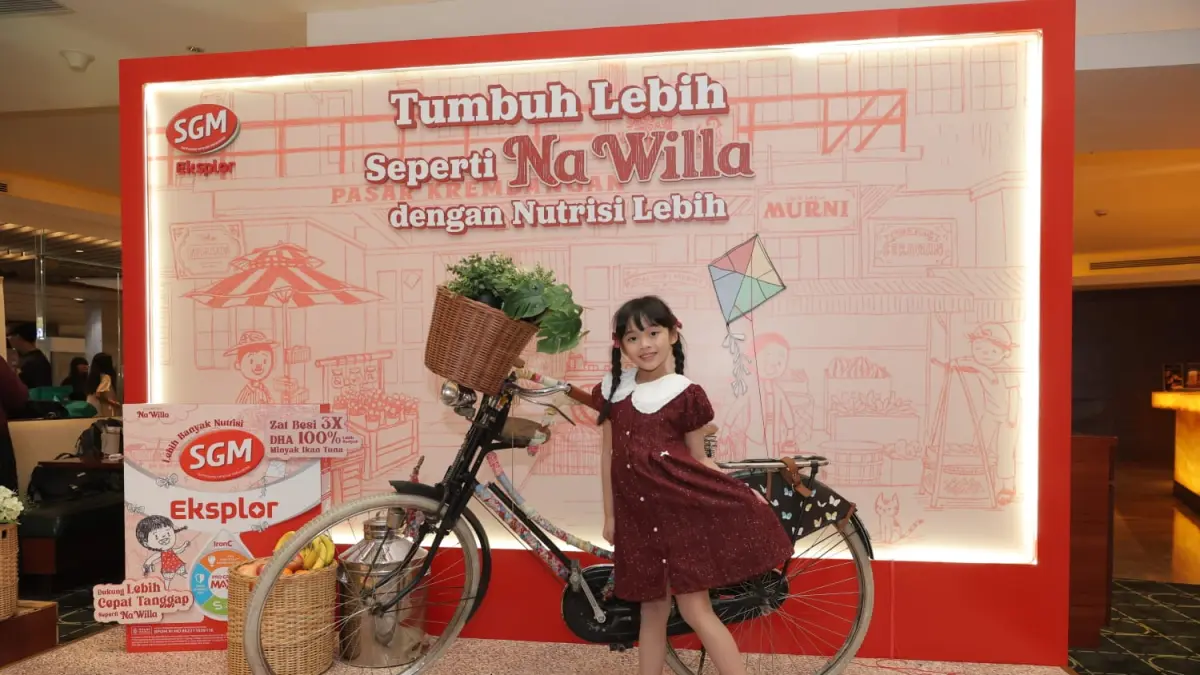 Luisa Adreena selaku pemeran Na Willa berpose di area photobooth SGM Eksplor x Na Willa dalam rangkaian kegiatan nonton bareng di Pakuwon Mall, Surabaya yang didukung oleh SGM Eksplor, Sabtu (11/04/2026).
