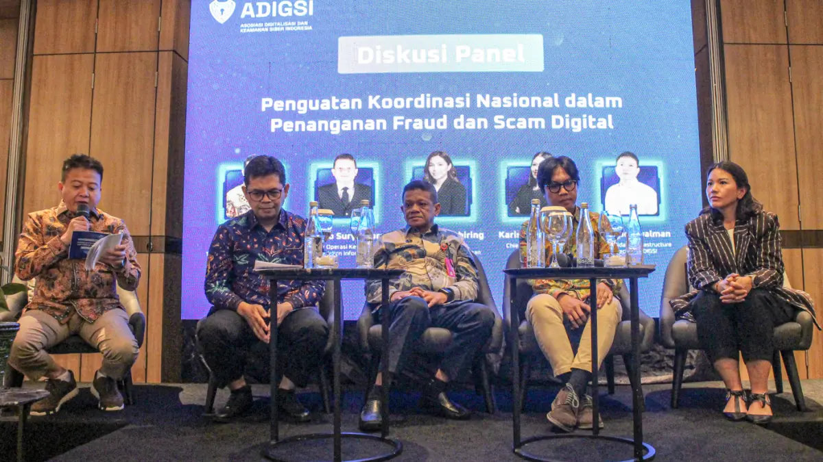 Dari kiri Kabid Comunity Development Asosiasi Digitalisasi dan Keamanan Siber Indonesia (ADIGSI) Edwin Purwandesi, Wasekjen Asosiasi Fintech Indonesia Chisma Albandjar, Dirops Keamanan dan Pengendalian Informasi Bandan Siber dan Sandi Negara Satryo Suryan