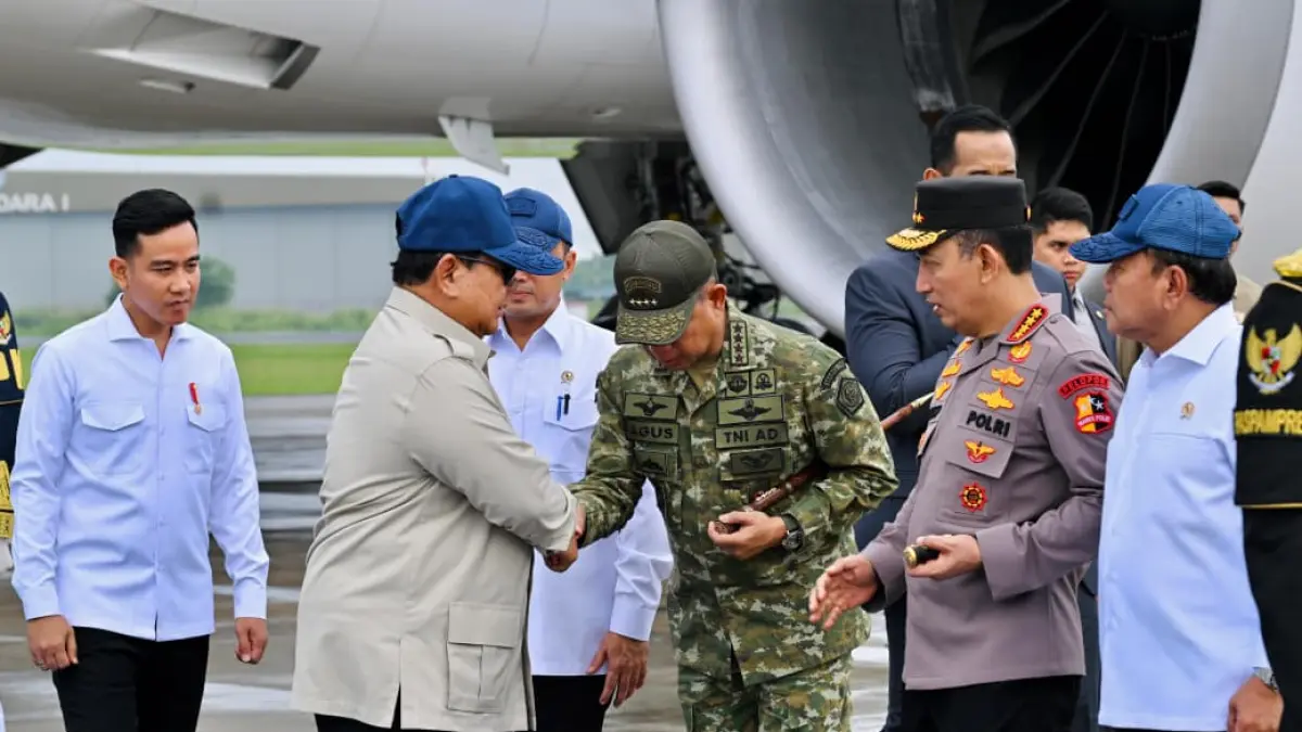 Presiden RI Prabowo Subianto kembali ke Tanah Air usai melakukan rangkaian kunjungan dari dua negara yaitu Rusia dan Prancis. Kedatangan Presiden disambut langsung oleh Wakil Presiden Gibran Rakabuming Raka di Pangkalan TNI AU Halim Perdanakusuma, Jakarta