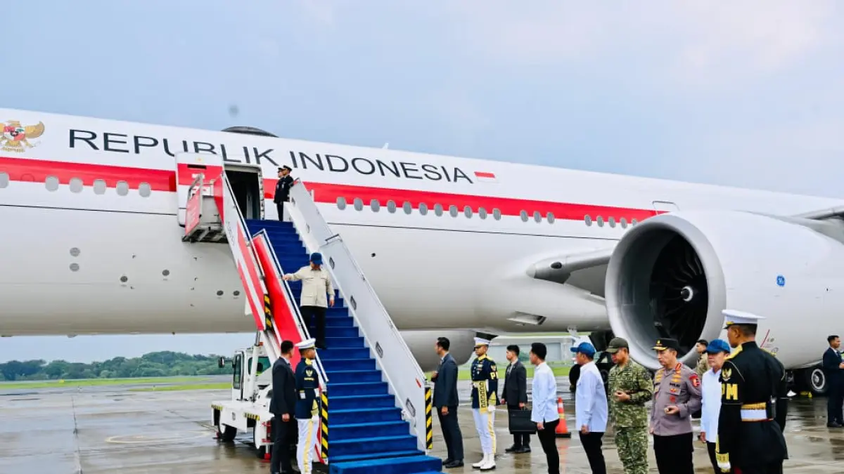 Presiden RI Prabowo Subianto kembali ke Tanah Air usai melakukan rangkaian kunjungan dari dua negara yaitu Rusia dan Prancis. Kedatangan Presiden disambut langsung oleh Wakil Presiden Gibran Rakabuming Raka di Pangkalan TNI AU Halim Perdanakusuma, Jakarta
