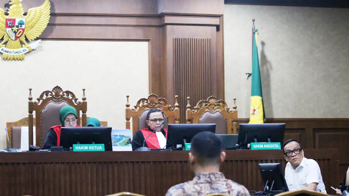 Terdakwa kasus dugaan pemerasan dalam pengurusan sertifikat K3 di Kementerian Ketenagakerjaan Immanuel Ebenezer menjalani sidang lanjutan di Pengadilan Tipikor, Jakarta, Kamis (16/4/2026). (Dery Ridwansah/ JawaPos.com)