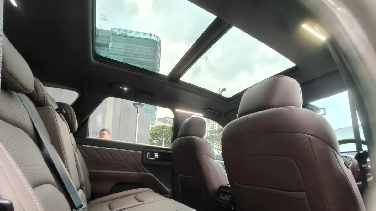 Sunroof pada Wuling Eksion (Dony/JawaPos.com)
