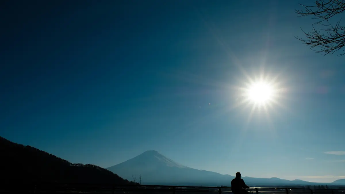 KAYUHAN DI BAWAH MATAHARI. Karya: FX Tommy Sebastian, Lokasi Foto: Lake Kawaguchiko, Jepang