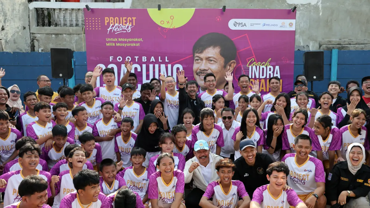 kegiatan "Football Coaching Clinic bersama Pelatih Indra Sjafri", di Stadion Mini Kalibaru, Jakarta Utara, Sabtu (18/4/2026).