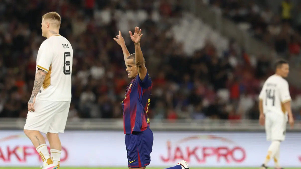 Melihat Lagi Para Legenda Sepak Bola Bertanding Di Laga Clash of Legends - Image