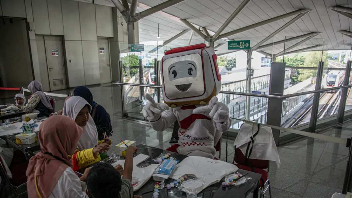 Hidupkan Ruang Stasiun Dengan Kegiatan Re:Art LRT Jakarta  - Image