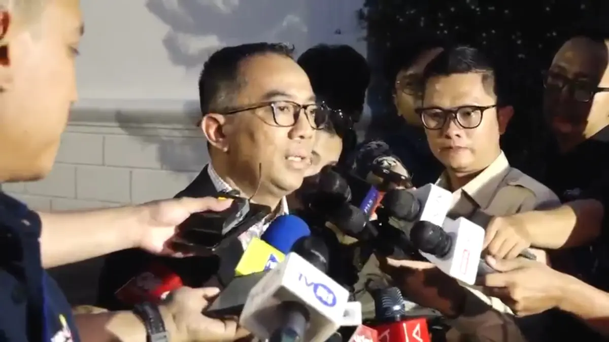 Prabowo Dorong Percepat Pembangunan PLTS untuk Kurangi Ketergantungan Energi Fosil - Image