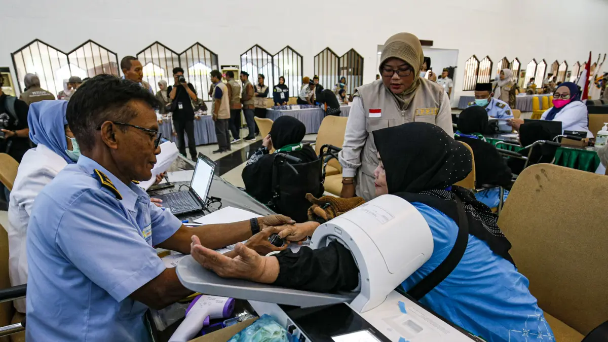 Kedatangan Jamaah Calon Haji Di Asrama Haji Pondok Gede - Image