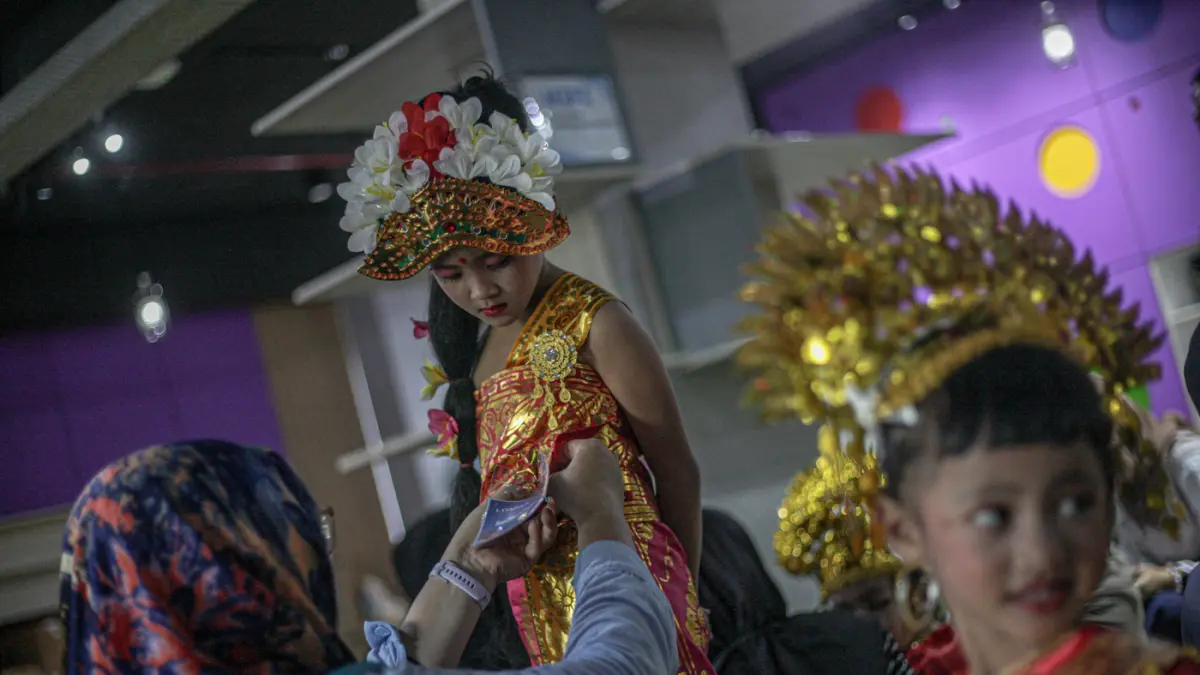 Sejumlah Anak-anak mengikuti fashion show dalam rangka memperingati hari Kartini di Perpustakaan Umum Daerah Kota Tangerang, Selasa (21/04/2026). (Hanung Hambara/Jawa Pos)