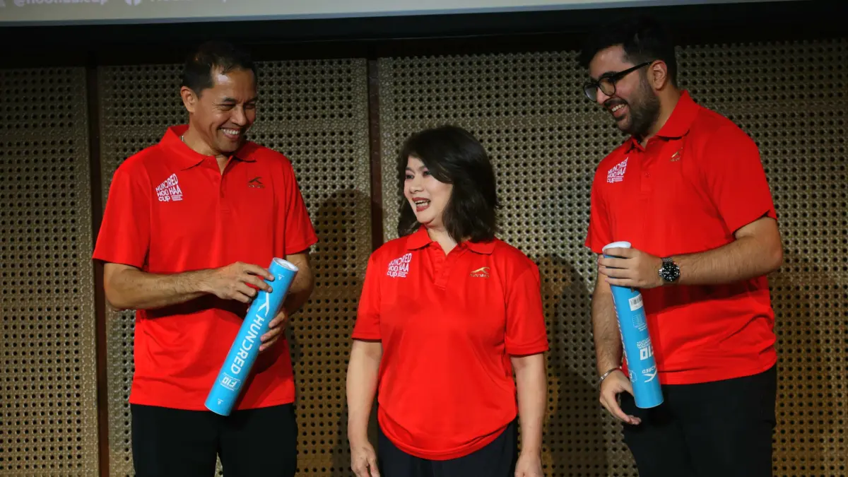 Dari kiri Tournament Director HUNDRED HOO HAA CUP 2026 Marlev Mainaky, Co Founder HUNDRED HOO HAA CUP 2026 Marcia Hutagalung dan Marketing and Promotion Manager PT. Mentari Cemerlang Indonesia, Sharan Kumar saat konferensi pers jelang turnamen bulutangkis