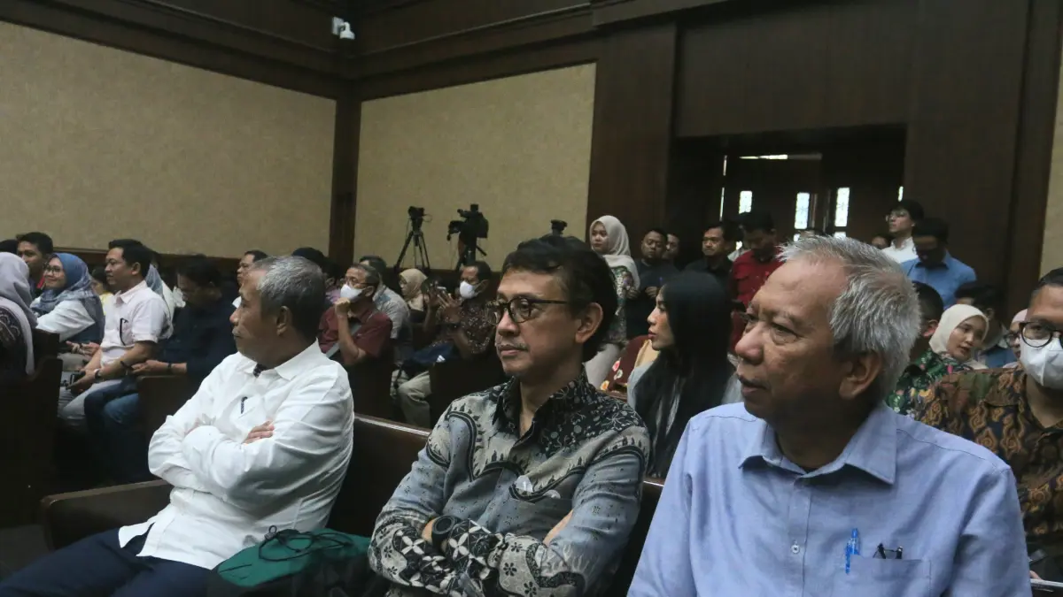 Delapan terdakwa kasus dugaan pemerasan dalam pengurusan Rencana Penggunaan Tenaga Kerja Asing mengikuti sidang vonis di Pengadilan Tipikor, Jakarta, Rabu (22/4/2026). (Dery Ridwansah/ JawaPos.com)