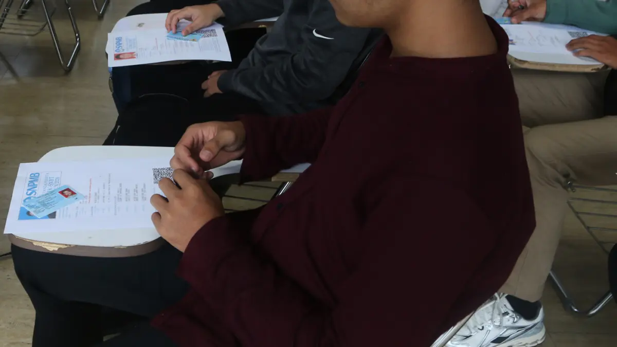 Peserta bersiap mengikuti Ujian Tulis Berbasis Komputer Seleksi Nasional Berdasarkan Tes (UTBK-SNBT) 2026 di Universitas Diponegoro (UNDIP), Tembalang, Semarang, Jawa Tengah, Rabu (22/4/2026). (Nur Chamim/Jawa Pos Radar Semarang)