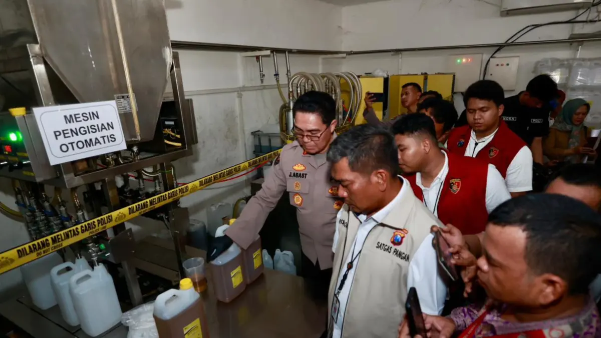 Polda Jatim Bongkar Ulah Pabrik MinyaKita Ilegal di Sidoarjo, Omzet Capai Rp 234 Juta - Image