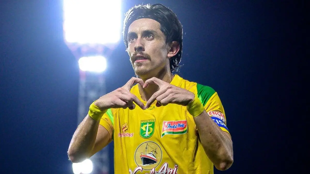 Cuma Selisih 2 Poin! Update Klasemen Persebaya Surabaya: Dekati 4 Besar Usai Bungkam Malut United - Image