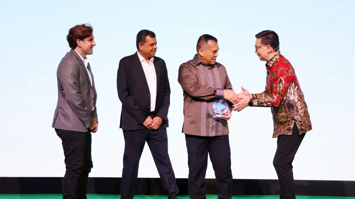 Sesi foto bersama di acara Agentforce World Tour Jakarta 2026 yang digelar di Ritz-Carlton Pacific Place Jakarta pada Kamis, (23/4/2026).