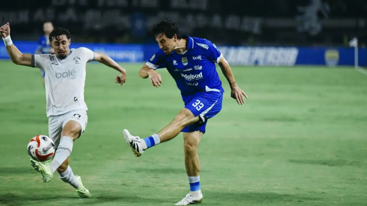 Persib Bandung Mandul di Kandang! Ditahan Arema FC 0-0, Bojan Hodak Soroti Tembok Kokoh dan Aksi Gemilang Lucas Frigeri - Image