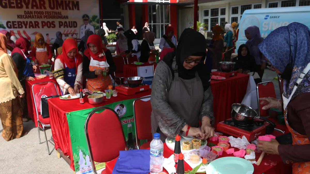 Anak-anak PAUD antusias mengikuti berbagai perlombaan dalam Gebyar Pos PAUD Kecamatan Pedurungan, Jumat (24/4/2026). (Nur Chamim/Jawa Pos Radar Semarang)