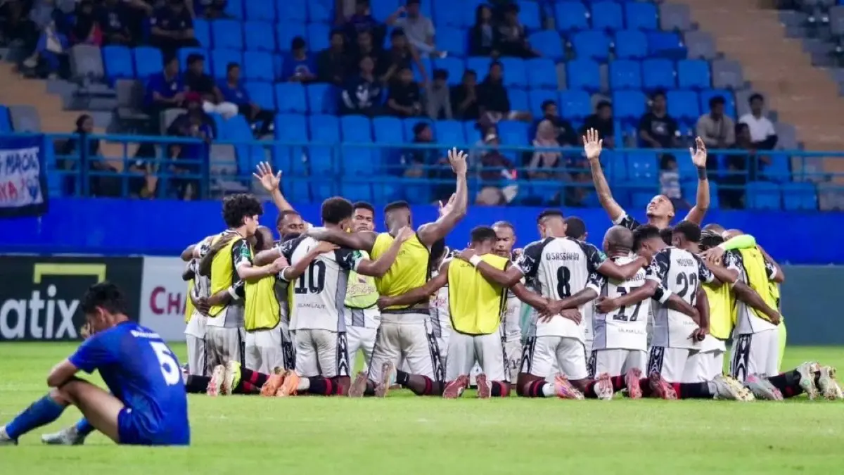 Pesta Gol di Solo, Persipura Jayapura Pastikan Lolos dan Jaga Asa Promosi Super League - Image